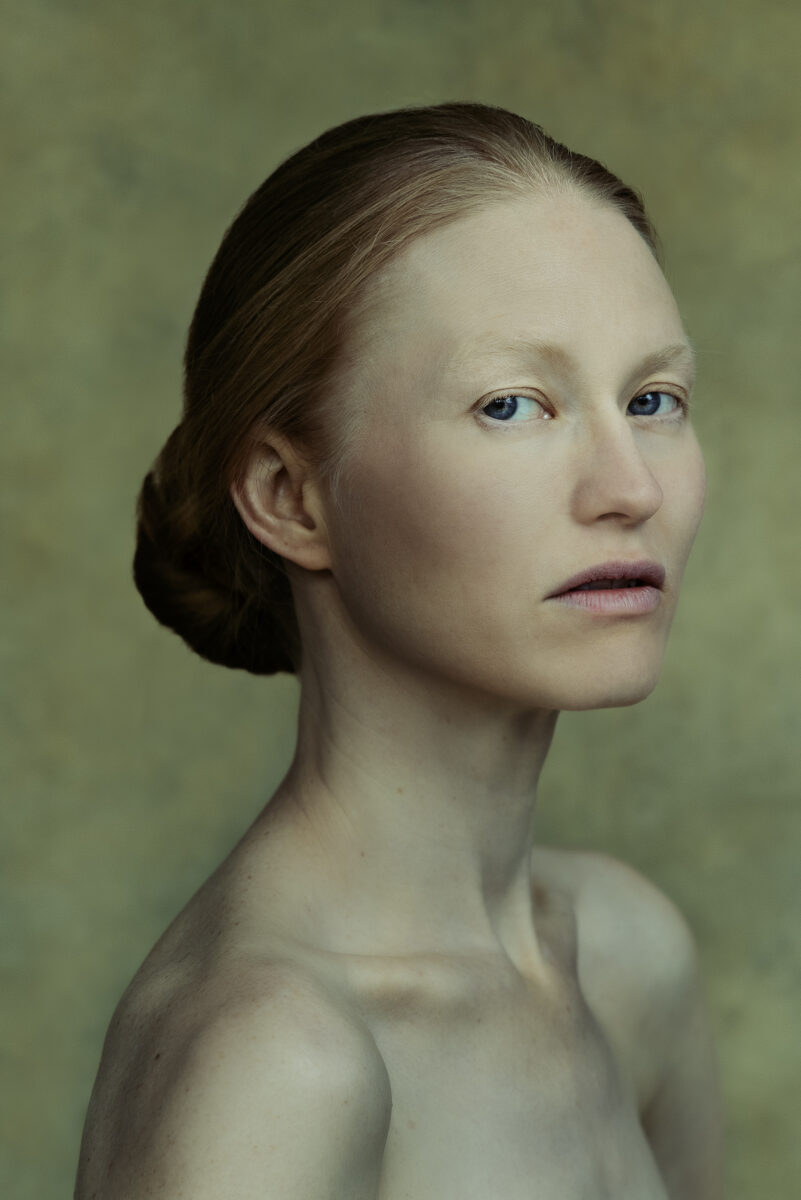 studio portrait of a woman by Iris Valentina