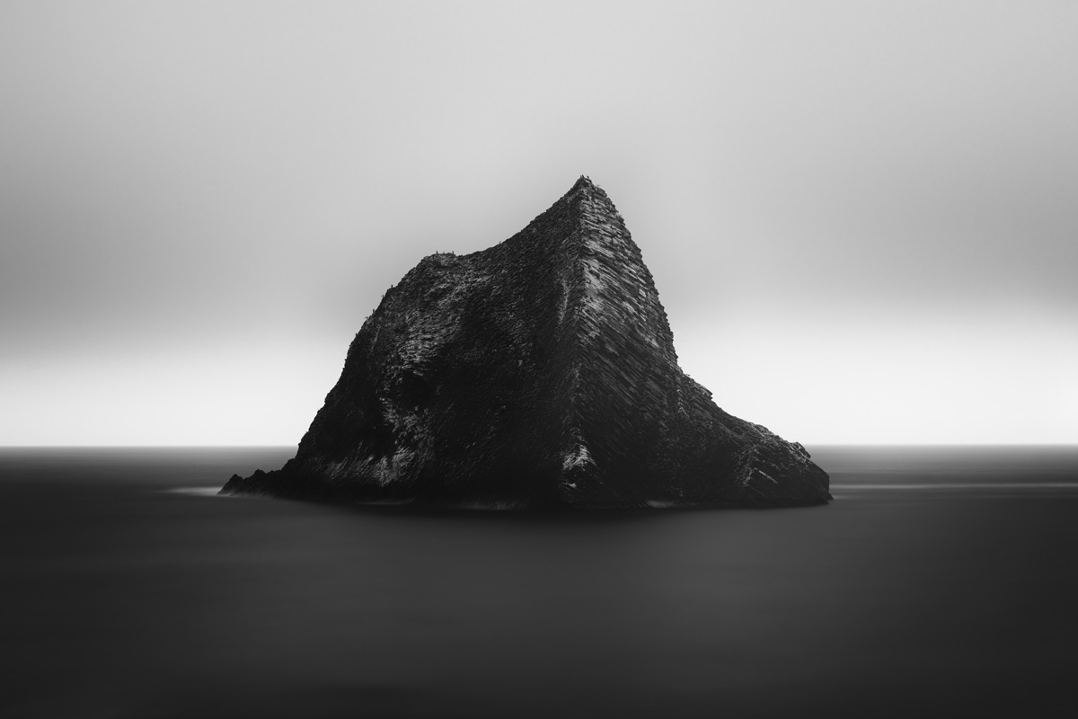 black and white seascape photo by Rujipart Thaveelabtanachok